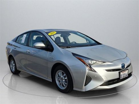 Used 2018 Toyota Prius Four image 10