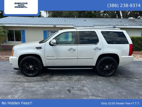 Used 2010 Cadillac Escalade AWD image 3