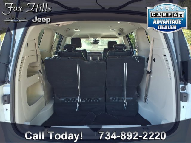 Used 2023 Chrysler Pacifica Touring-L FWD image 10