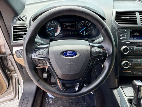 Used 2017 Ford Explorer FWD image 11