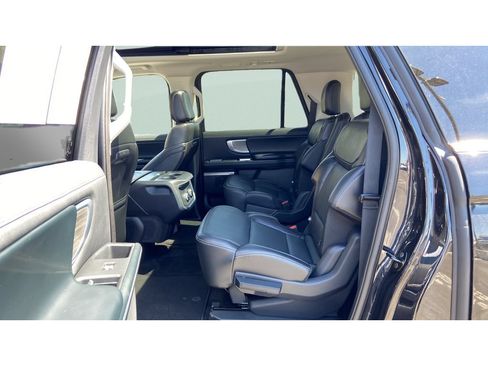 Used 2025 Ford Expedition Max Platinum AWD/4WD image 18