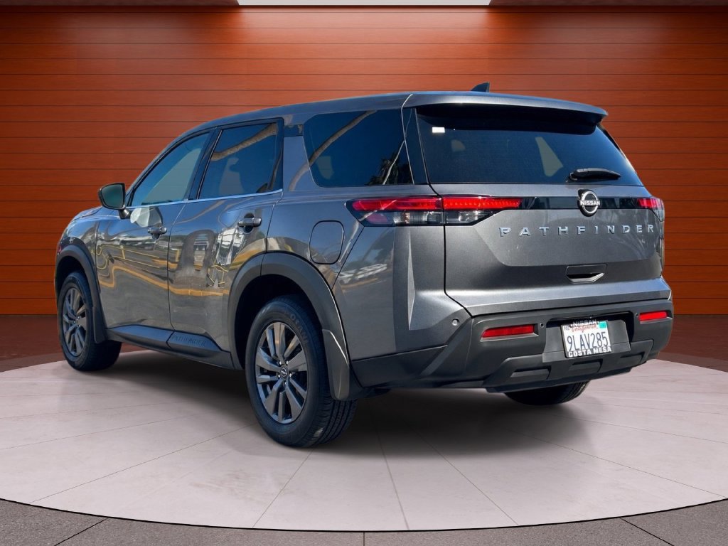 Used 2024 Nissan Pathfinder S FWD image 2