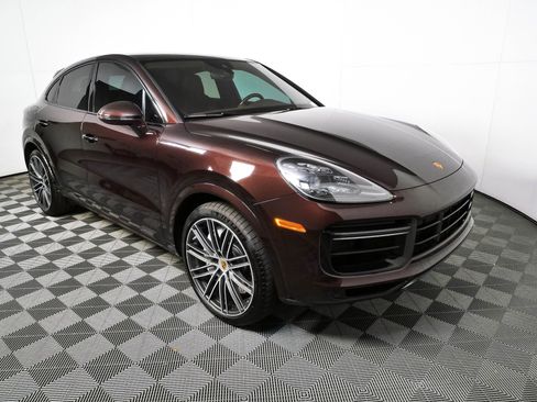 Certified 2022 Porsche Cayenne Turbo AWD/4WD image 28