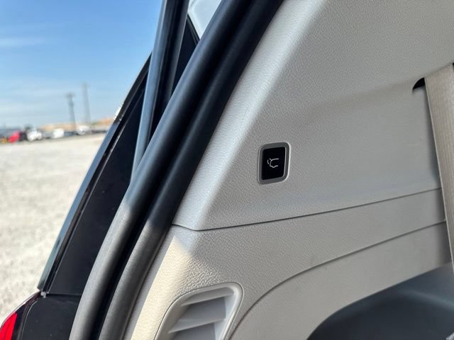 Used 2024 Chrysler Pacifica Touring-L FWD image 19