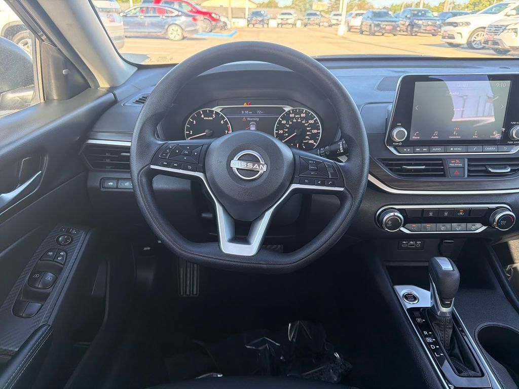 Used 2025 Nissan Altima 2.5 SV FWD image 13