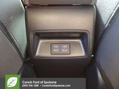 Used 2025 Toyota Corolla LE image 12