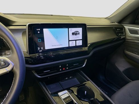 Used 2024 Volkswagen Atlas Cross Sport SE image 26