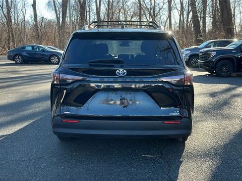 Certified 2023 Toyota Sienna LE image 5