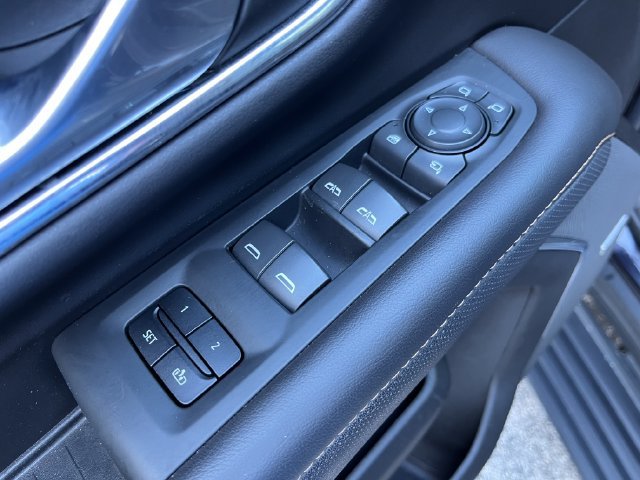 Used 2023 GMC Yukon AT4 w/ Technology Package AWD/4WD image 11