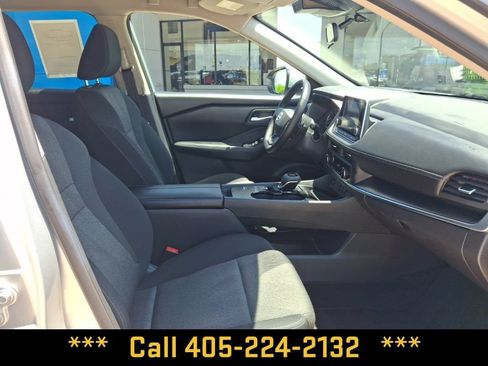 Used 2025 Nissan Rogue SV FWD image 13