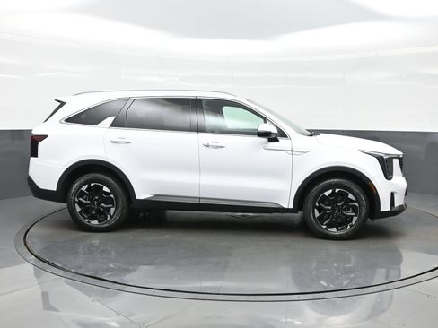 Used 2024 Kia Sorento S w/ Panoramic Sunroof Package AWD/4WD image 7