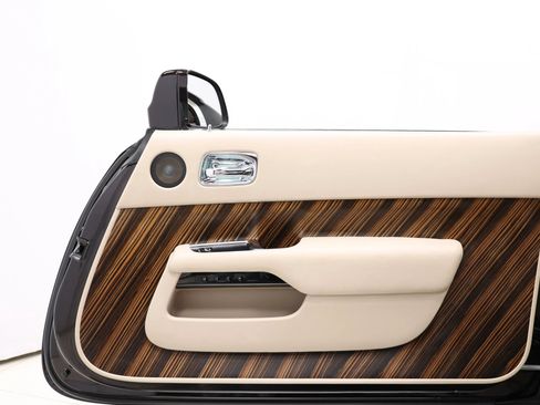 Used 2015 Rolls-Royce Wraith RWD image 94