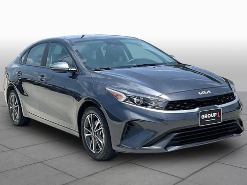 Used 2024 Kia Forte LXS FWD image 3