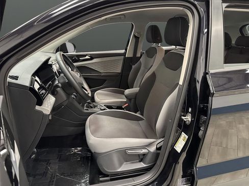 Used 2024 Volkswagen Taos S image 4