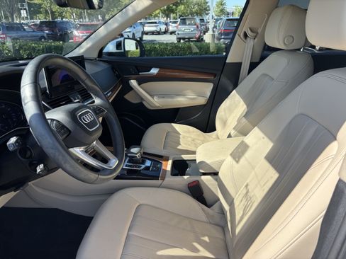 Used 2023 Audi Q5 2.0T Premium w/ Convenience Package AWD/4WD image 16