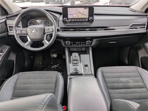 Used 2022 Mitsubishi Outlander SE image 18