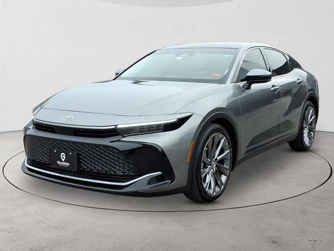 Used 2025 Toyota Crown Limited w/ Advanced Technology Package image 1