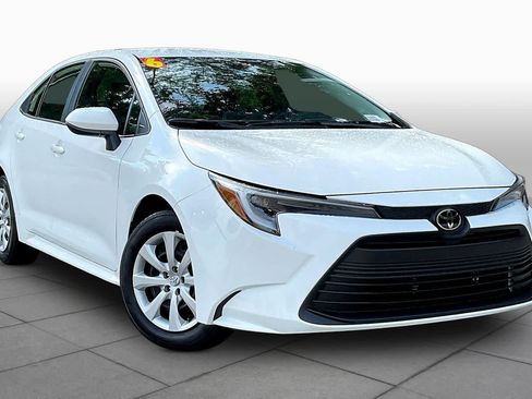 Used 2026 Toyota Corolla LE FWD image 3