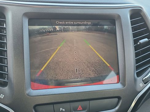 Used 2019 Jeep Cherokee Trailhawk w/ Trailer Tow Group image 18