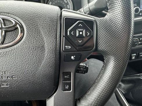 Certified 2022 Toyota Tacoma TRD Off-Road AWD/4WD image 20