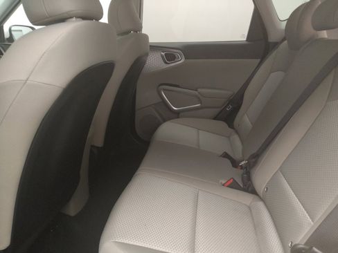 Used 2025 Kia Soul LX w/ LX Technology Package image 18