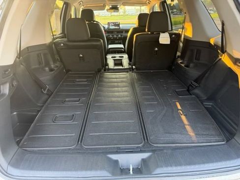 Used 2025 Honda Pilot EX-L image 8