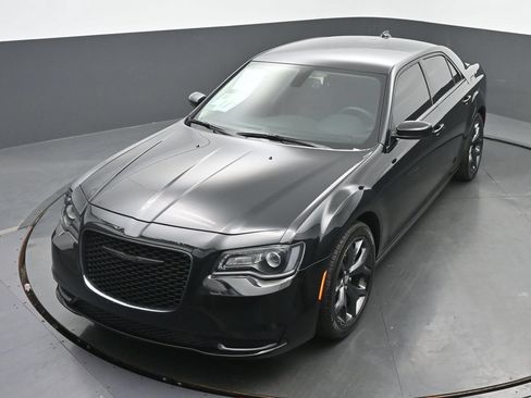 Used 2022 Chrysler 300 Touring w/ Sport Appearance Package RWD image 37