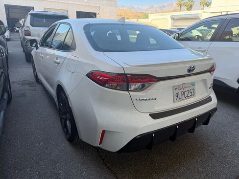 Certified 2024 Toyota Corolla SE w/ SE Package image 2