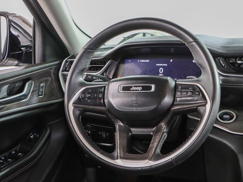 Used 2023 Jeep Grand Cherokee Limited w/ Black Appearance Package AWD/4WD image 12