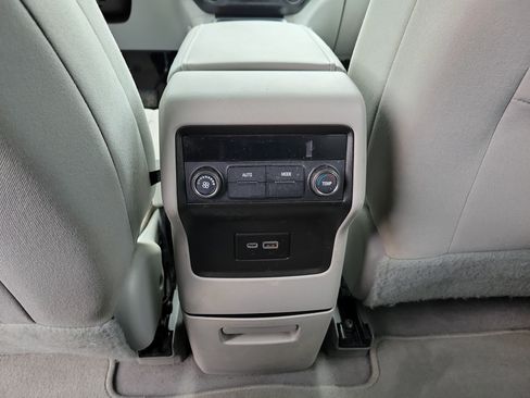 Used 2020 GMC Acadia SLE FWD image 13