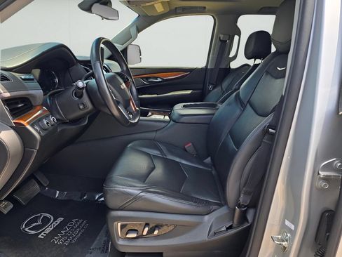 Used 2019 Cadillac Escalade Luxury AWD/4WD image 9
