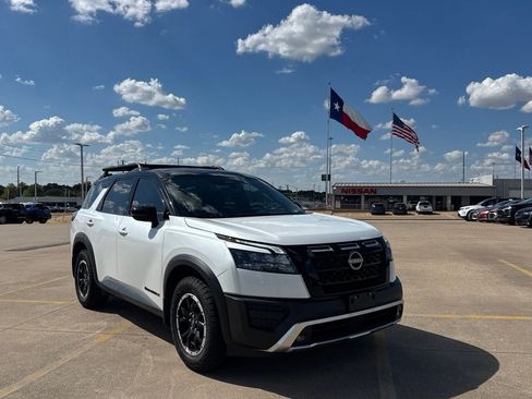 Used 2025 Nissan Pathfinder Rock Creek AWD/4WD image 2