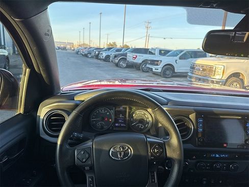Used 2019 Toyota Tacoma 4x4 Double Cab image 10