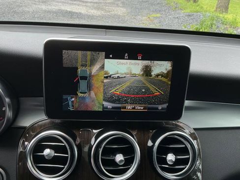 Used 2019 Mercedes-Benz GLC 300 4MATIC image 16