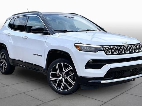 Used 2025 Jeep Compass Limited w/ Elite Group AWD/4WD image 3
