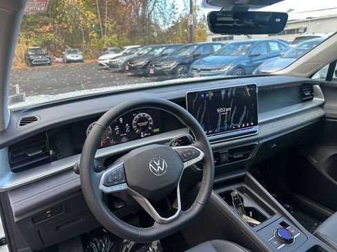 New 2026 Volkswagen Tiguan SE image 6