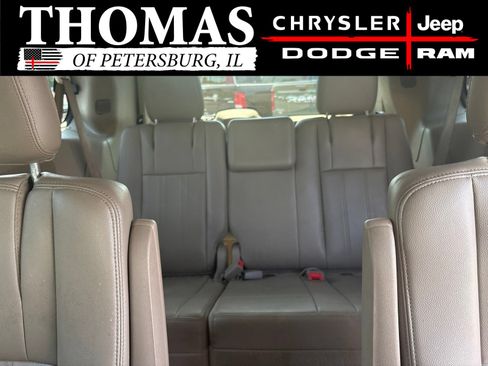 Used 2013 Chrysler Town & Country Touring FWD image 22