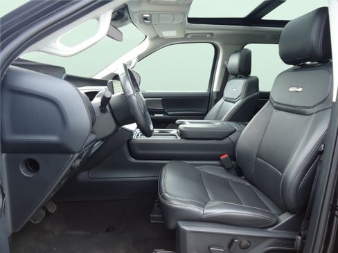 Used 2025 Ford Expedition Max Platinum AWD/4WD image 24