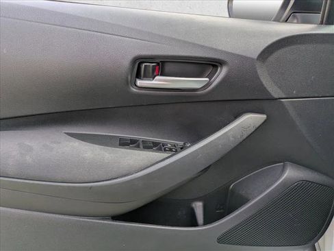 Used 2021 Toyota Corolla LE image 8