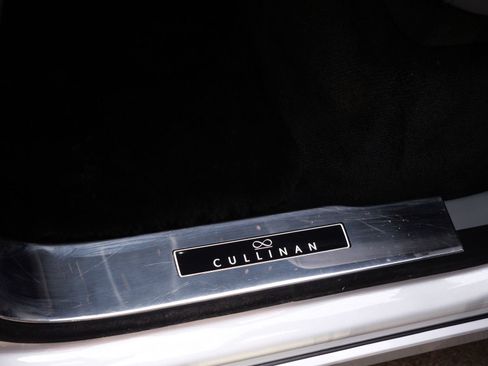 Used 2026 Rolls-Royce Cullinan Black Badge image 9