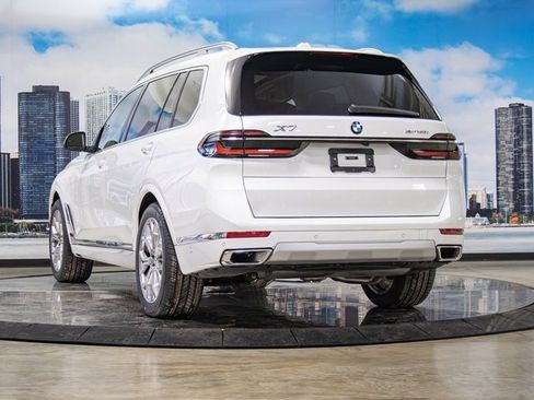 Certified 2025 BMW X7 xDrive40i image 9
