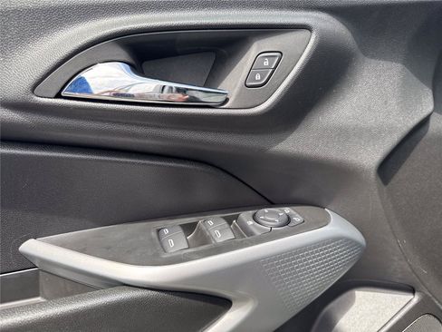 Used 2025 Chevrolet Trax LS FWD image 19