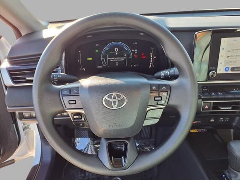 Used 2025 Toyota Camry LE image 12
