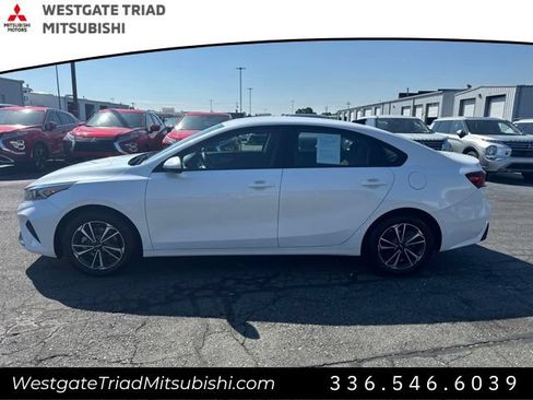 Used 2024 Kia Forte LXS FWD image 3