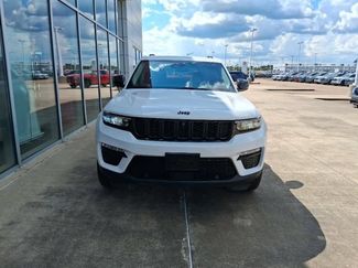 Used 2023 Jeep Grand Cherokee Limited w/ Luxury Tech Group II AWD/4WD video 3