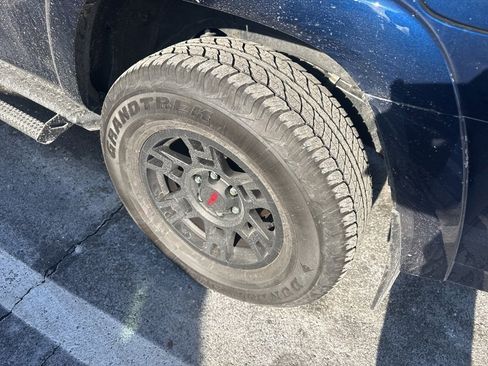 Used 2024 Toyota 4Runner TRD Off-Road Premium image 8