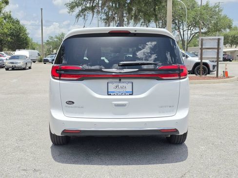 Certified 2026 Chrysler Pacifica Limited FWD image 5