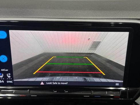 Used 2024 Volkswagen Atlas SE image 41