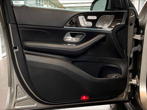 Used 2023 Mercedes-Benz GLS 450 4MATIC image 22