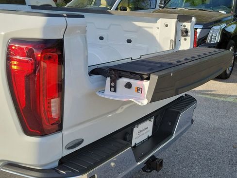 Used 2025 GMC Sierra 1500 SLT image 10